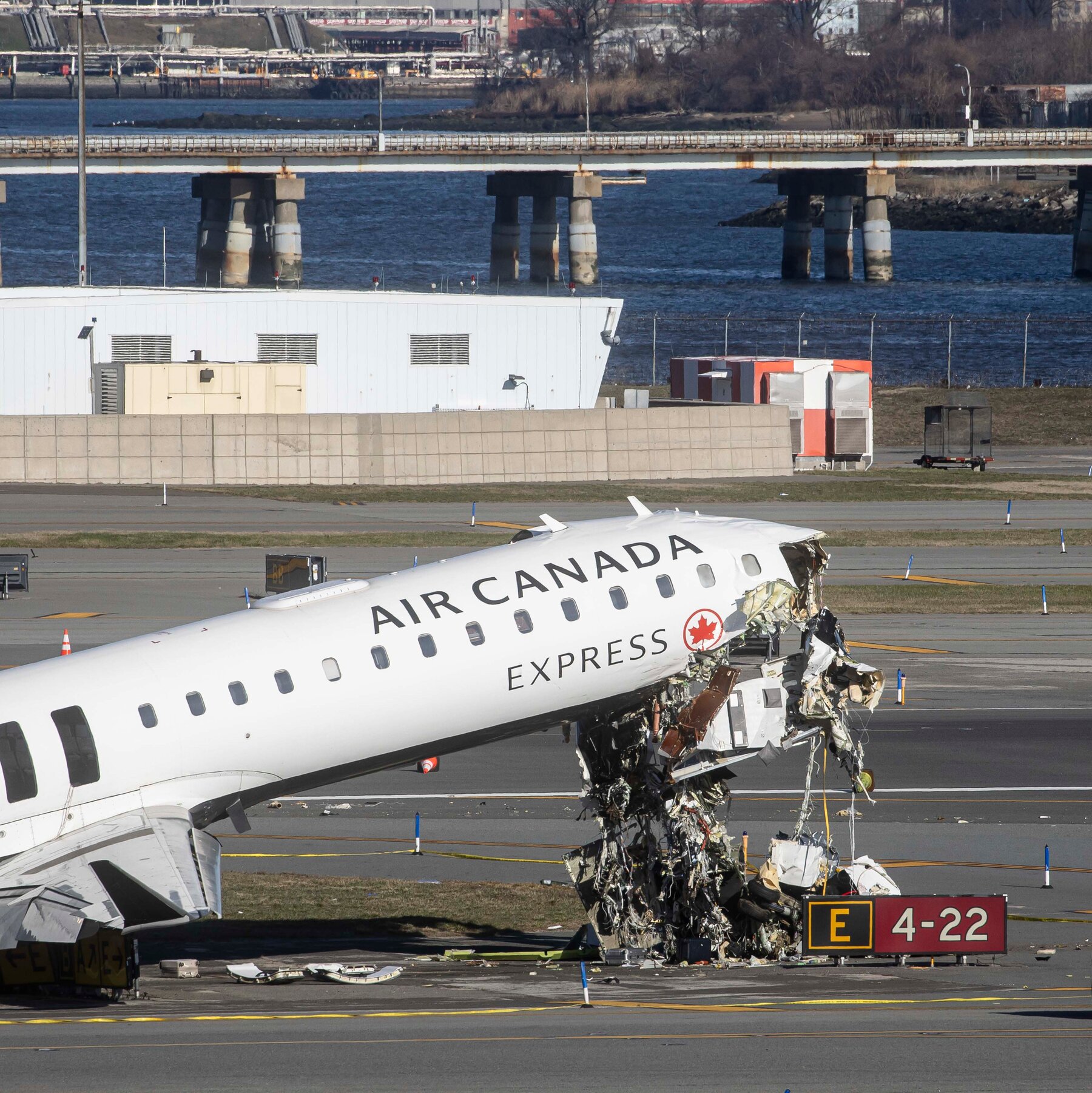 Investigators Said to Look at Whether LaGuardia Controller Stepped Away
