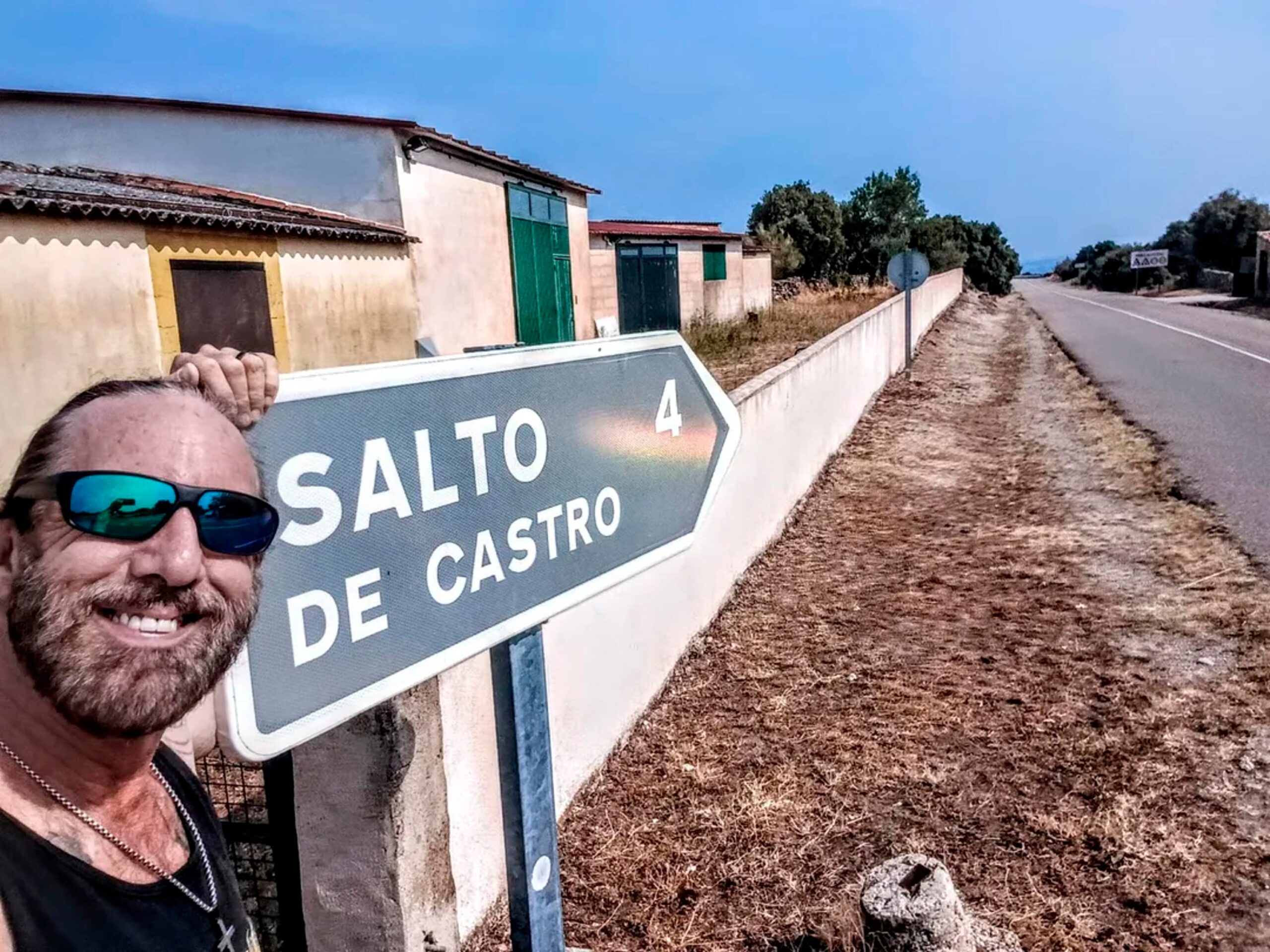 No conocía Europa, pero se animó a comprar un pueblo escondido en España