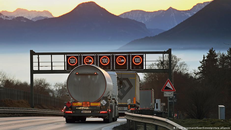 Germany news: Economist suggests autobahn speed limit amid Iran-enduced fuel price spike