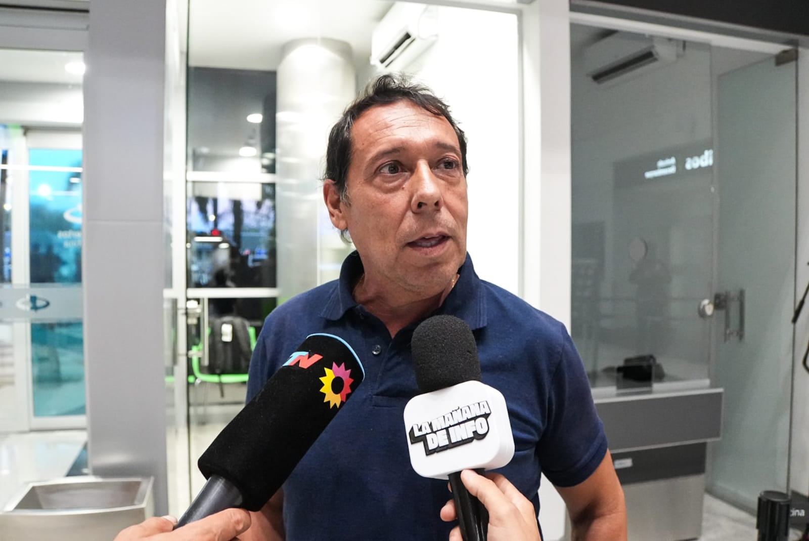 Quién es Mariano Páez, el empresario que reapareció con un video viral tras el regreso de su hija condenada por racismo en Brasil