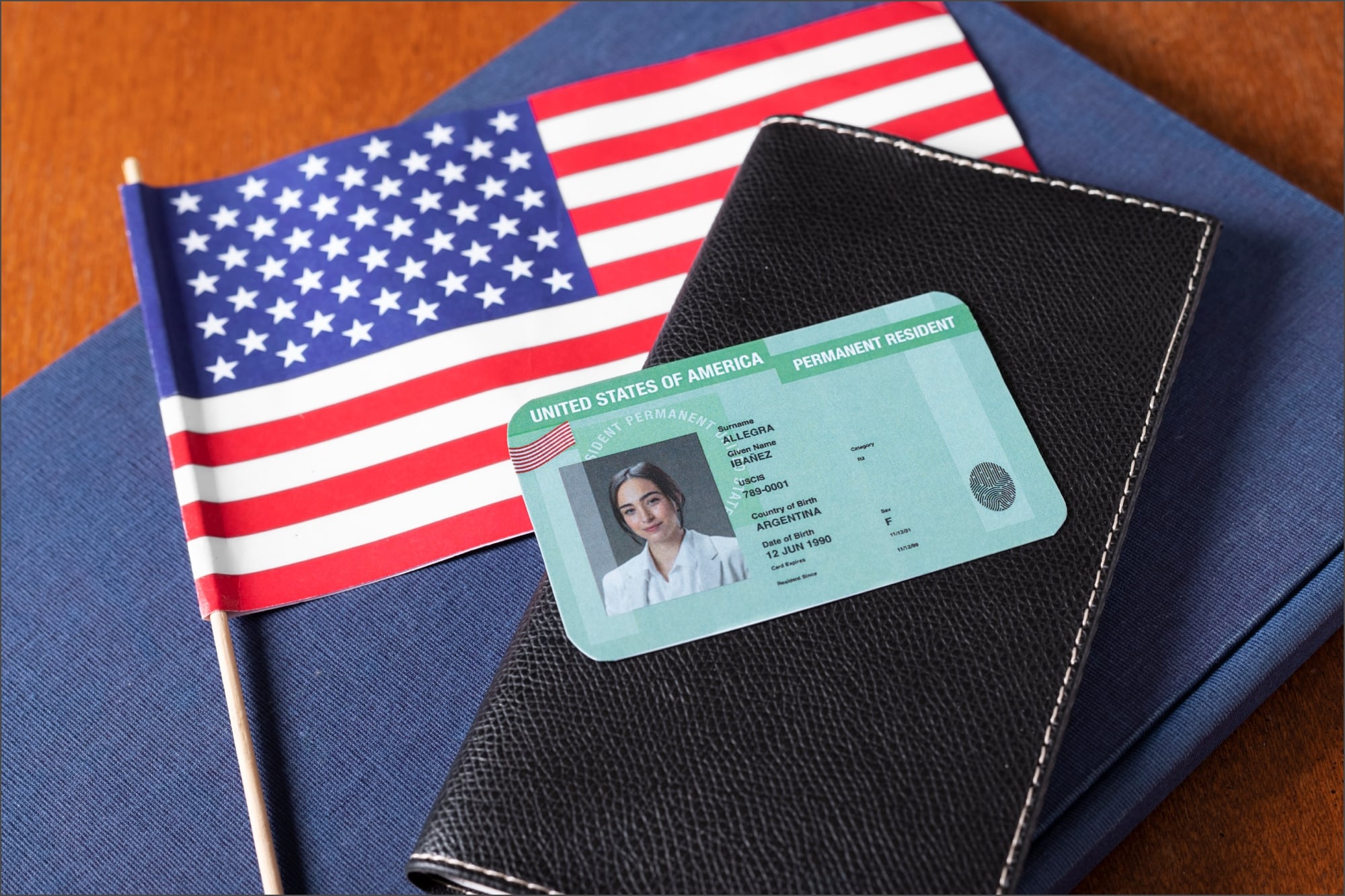 Cuándo puedes reclamar al Uscis por la demora de tu green card en 2026: así se revisa si tu caso está fuera de tiempo