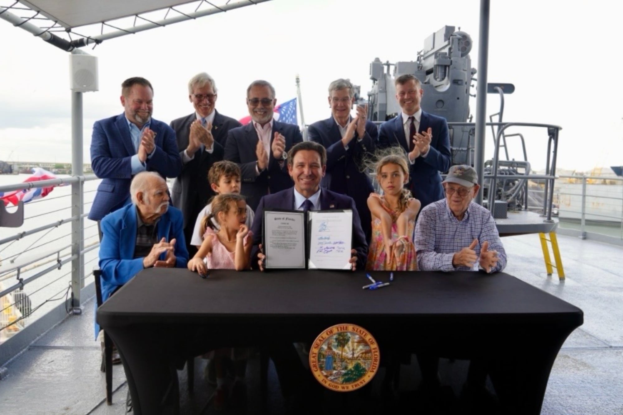 Ron DeSantis firmó la ley HB 249 y Florida tiene ahora un nuevo símbolo