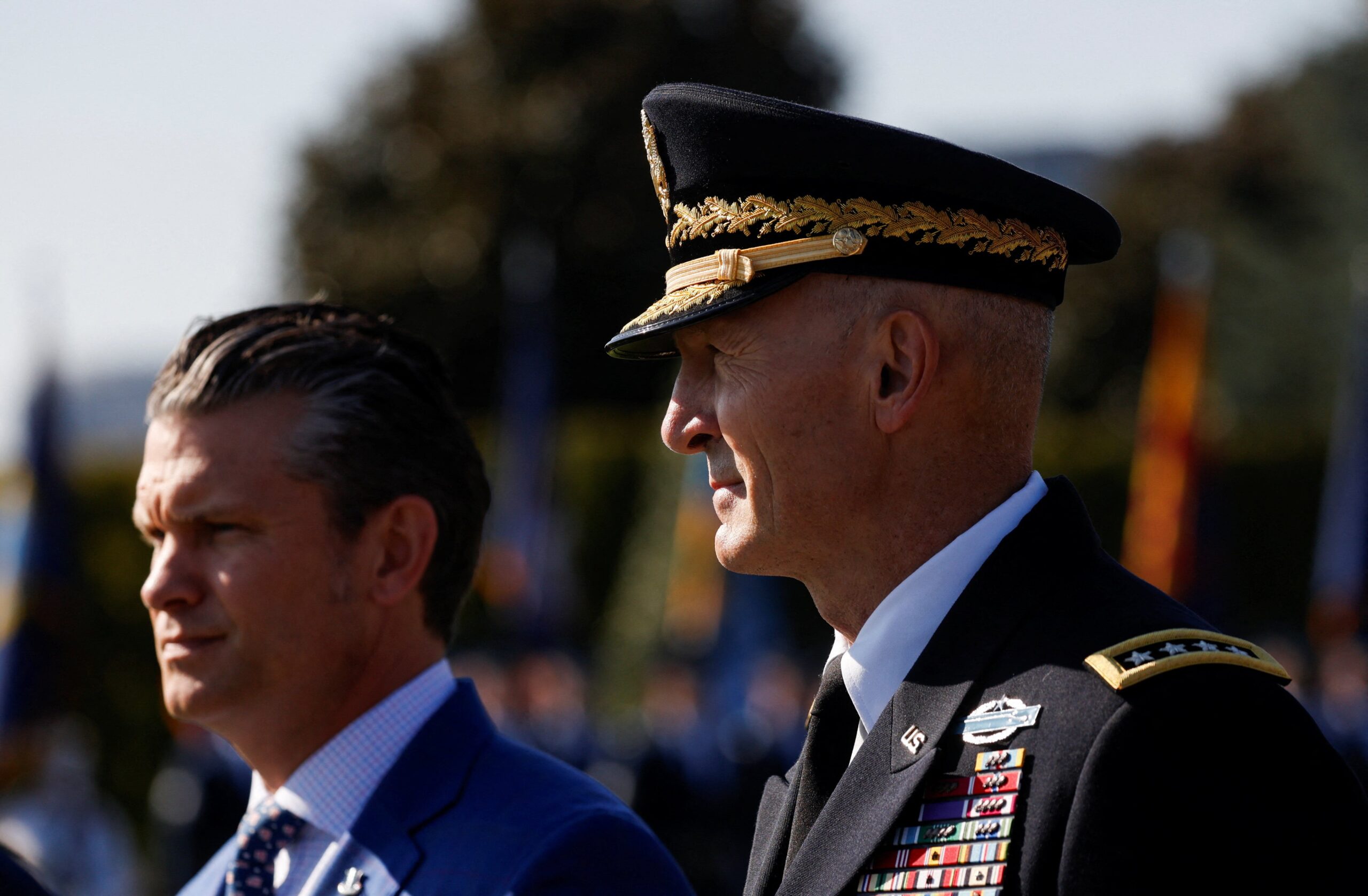 En medio de la guerra con Irán, el Pentágono anunció la salida del jefe del Estado Mayor del Ejército de EEUU