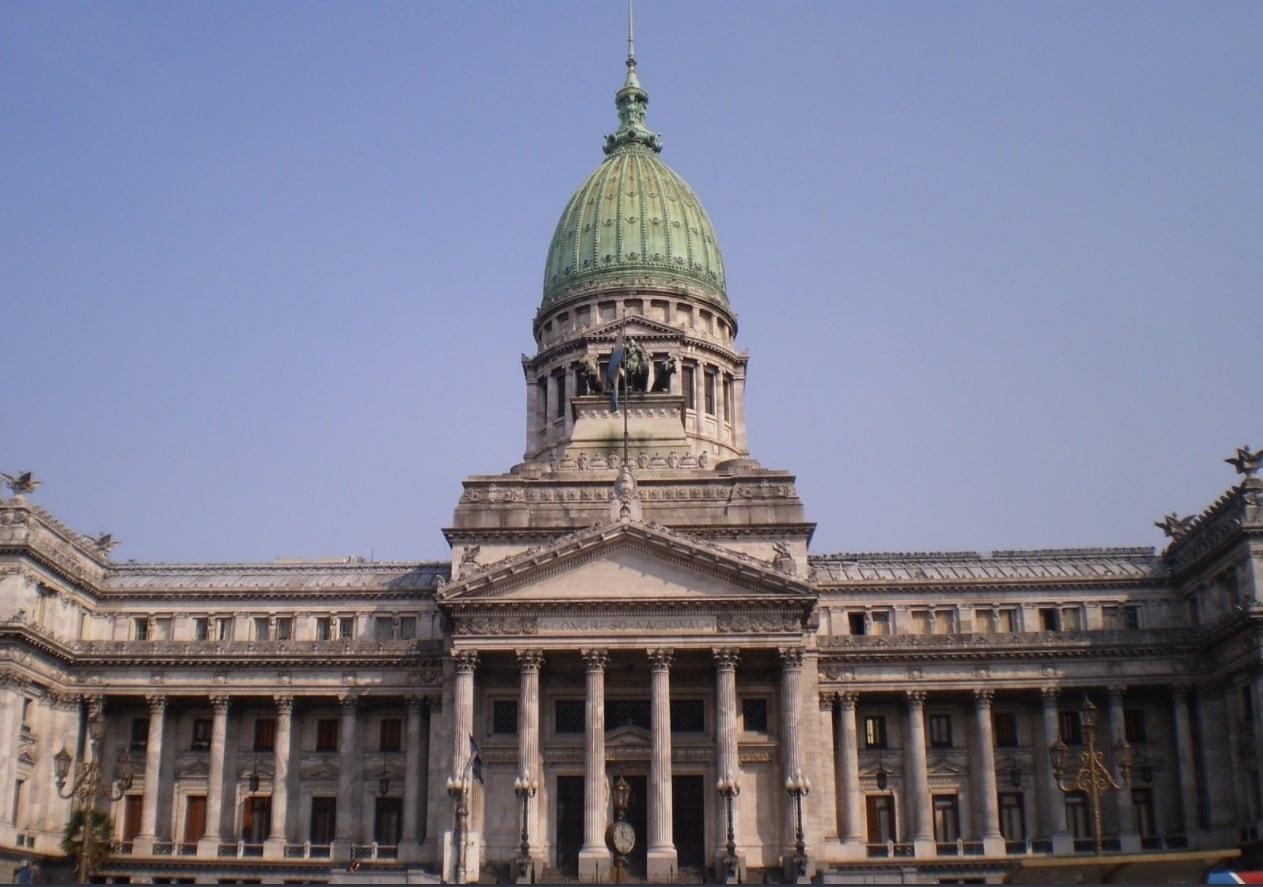 ¿Superávit en tensión?: cuáles son las tres leyes que pueden presionar el objetivo fiscal del Gobierno