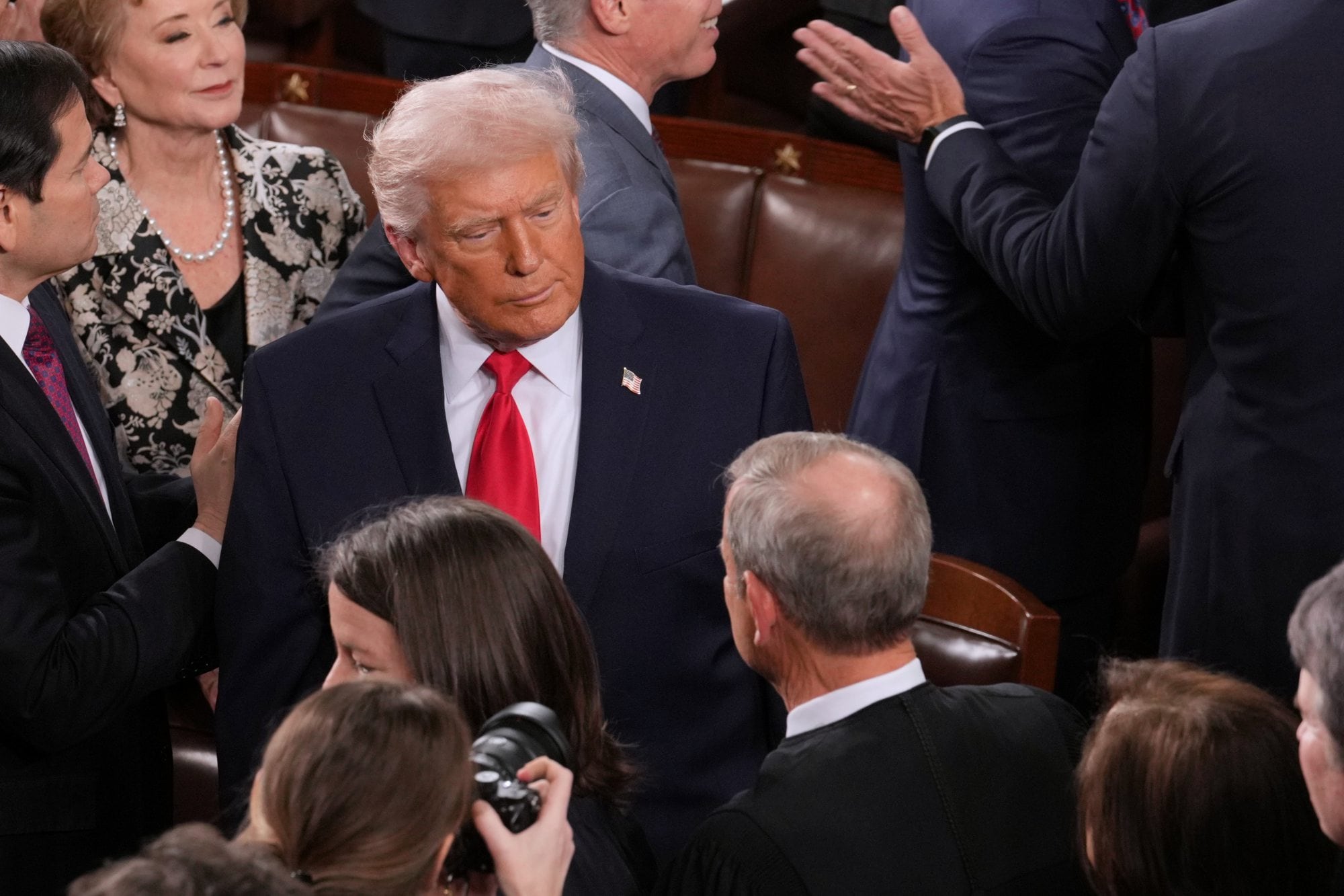Ciudadanía por nacimiento: el presidente de la Corte Suprema marca distancia con Trump, según CNN
