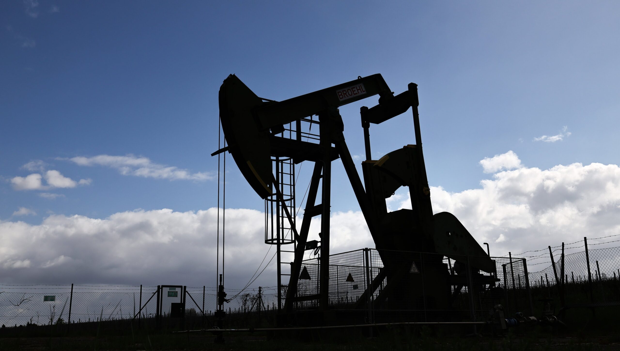 El petróleo sacude los mercados: subas récord, presión sobre la inflación y desafíos para la economía argentina