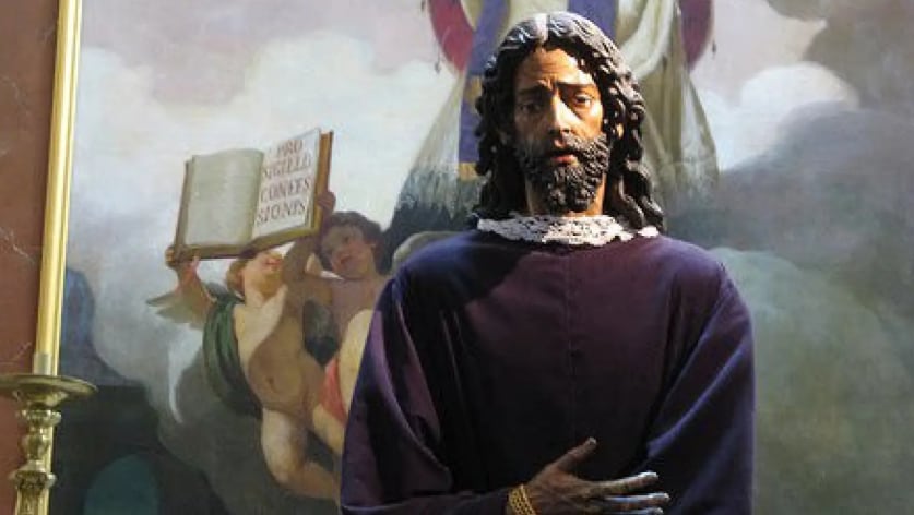 El Cristo de los futbolistas, el único santo que lleva escondidos dos escudos de equipos españoles y procesiona todos los Viernes Santo