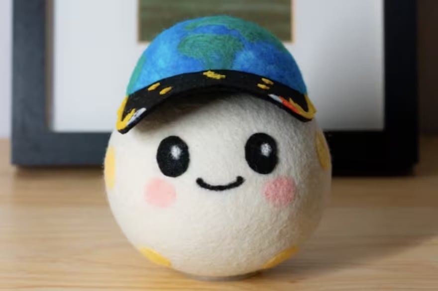 Qué función cumple “Rise”, el peluche que acompaña a los astronautas de Artemis II en el viaje a la Luna