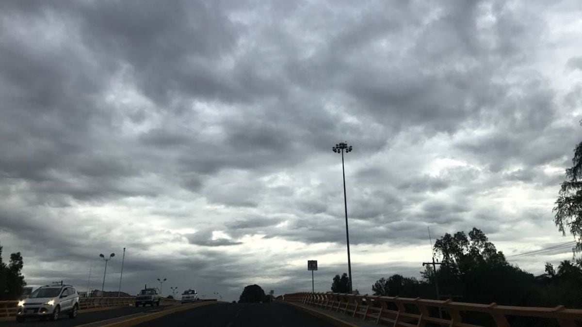 Por qué llueve, sale el sol, y vuelve a llover, pero no refresca: las causas y un anticipo del fenómeno que se aproxima