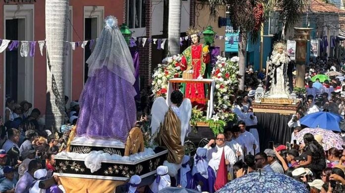 Comayagua, capital religiosa de Honduras, vive con fervor el Santo Viacrucis en Viernes Santo