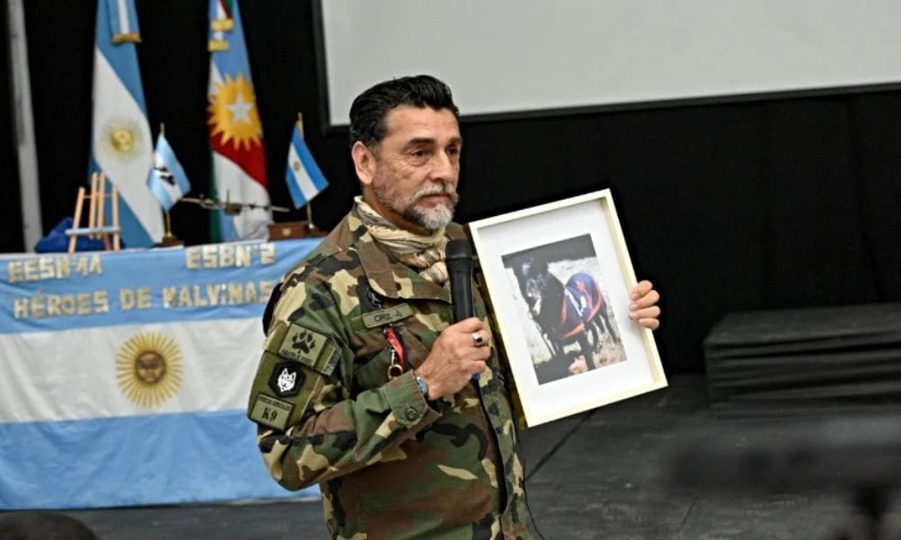 El emotivo relato de un excombatiente que fue a Malvinas con su perro: “El vínculo es eterno; me debe haber estado esperando”