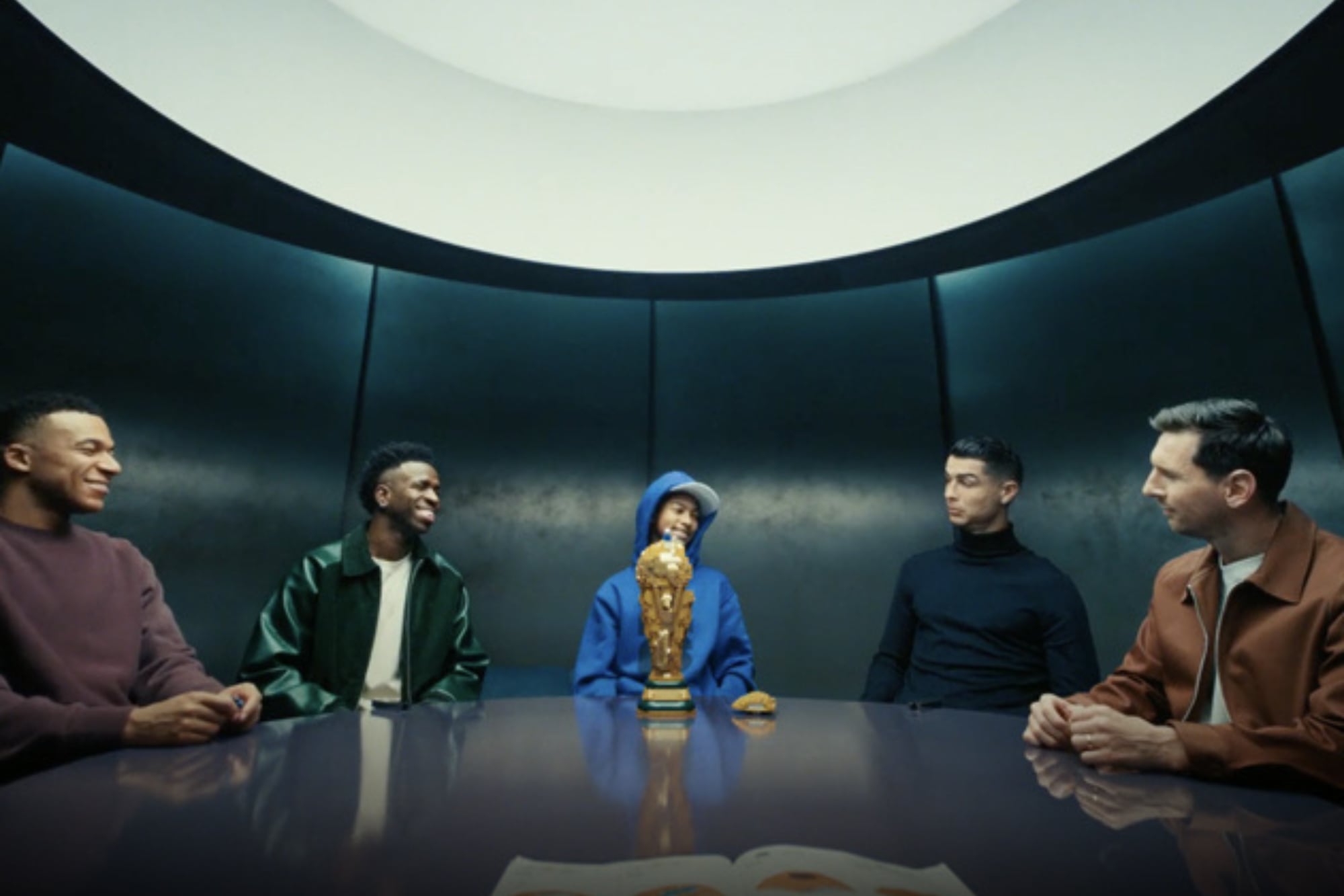 Messi, Ronaldo, Mbappé y Vinícius se disputan la Copa del Mundo en una divertida publicidad: “Legendario”