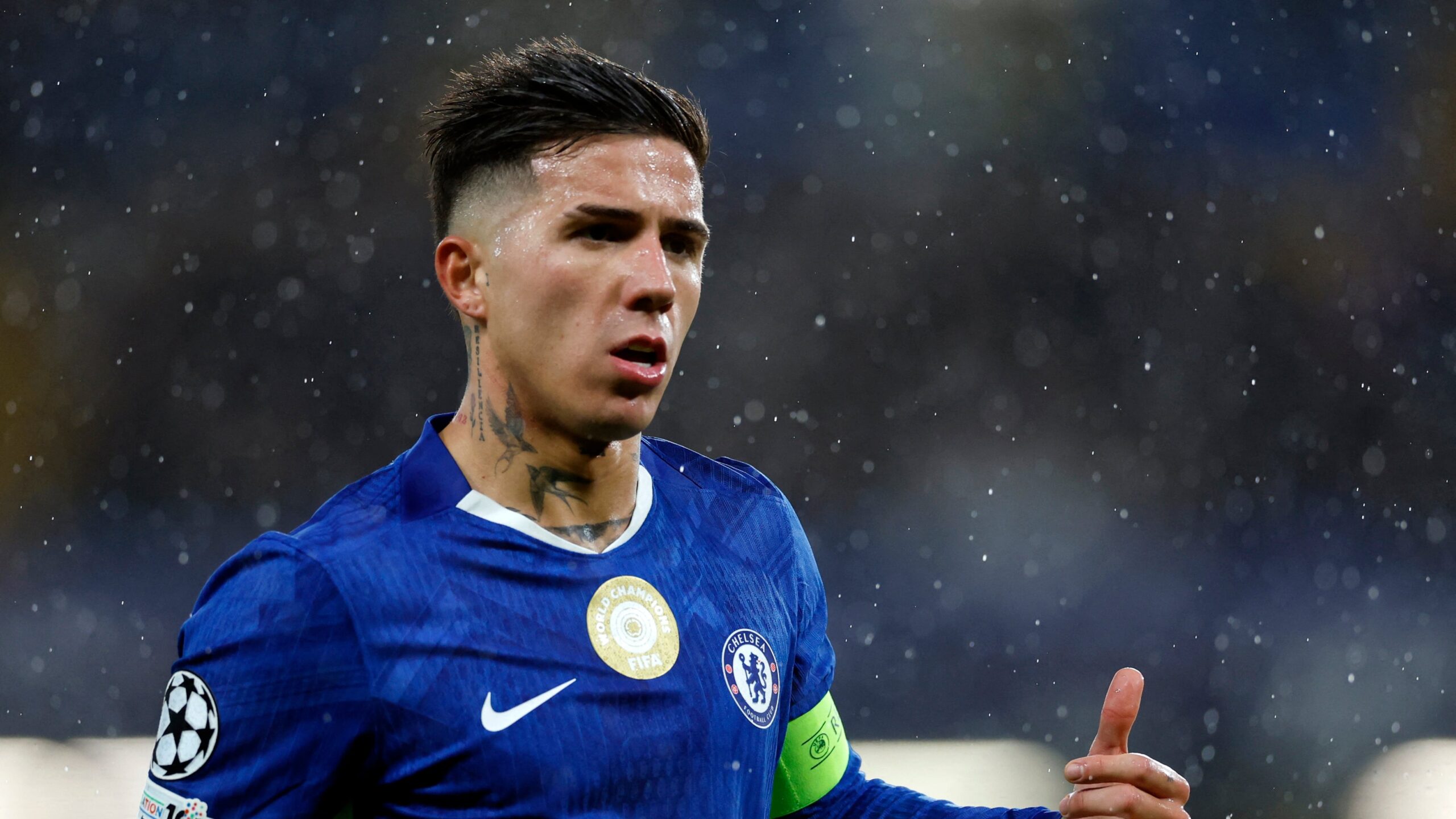 El representante de Enzo Fernández criticó al Chelsea tras la sanción y puso en duda su futuro: “Es completamente injusto”