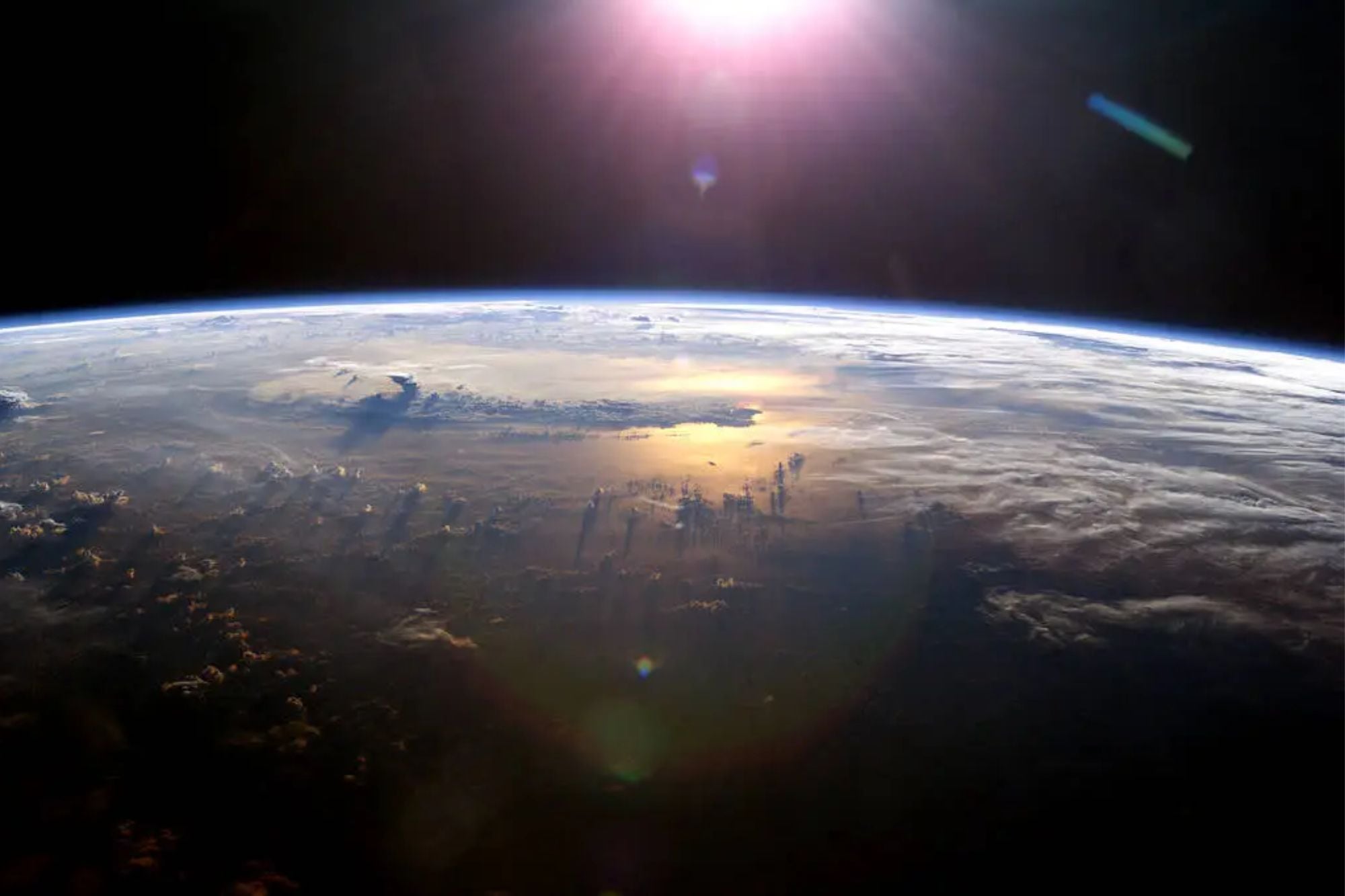 Las impactantes imágenes de la Tierra en fase creciente captadas por la tripulación de Artemis II: no se podía ver así desde 1972