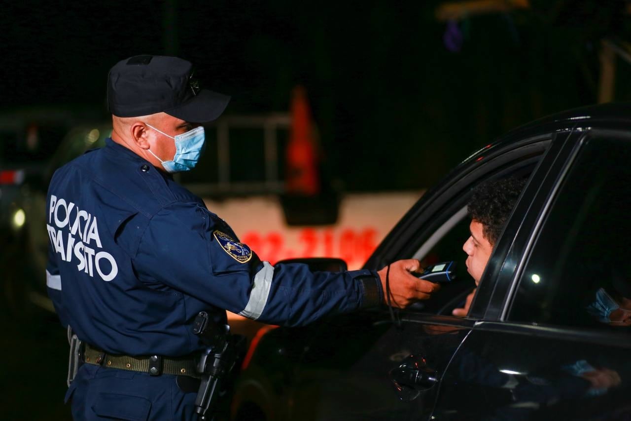 El Salvador reporta aumento en detenciones por conducir ebrio durante Semana Santa