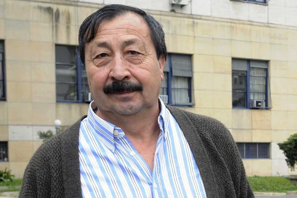 En vísperas de la llegada de José Kast, buscan a un exguerrillero chileno que está refugiado en el país hace quince años