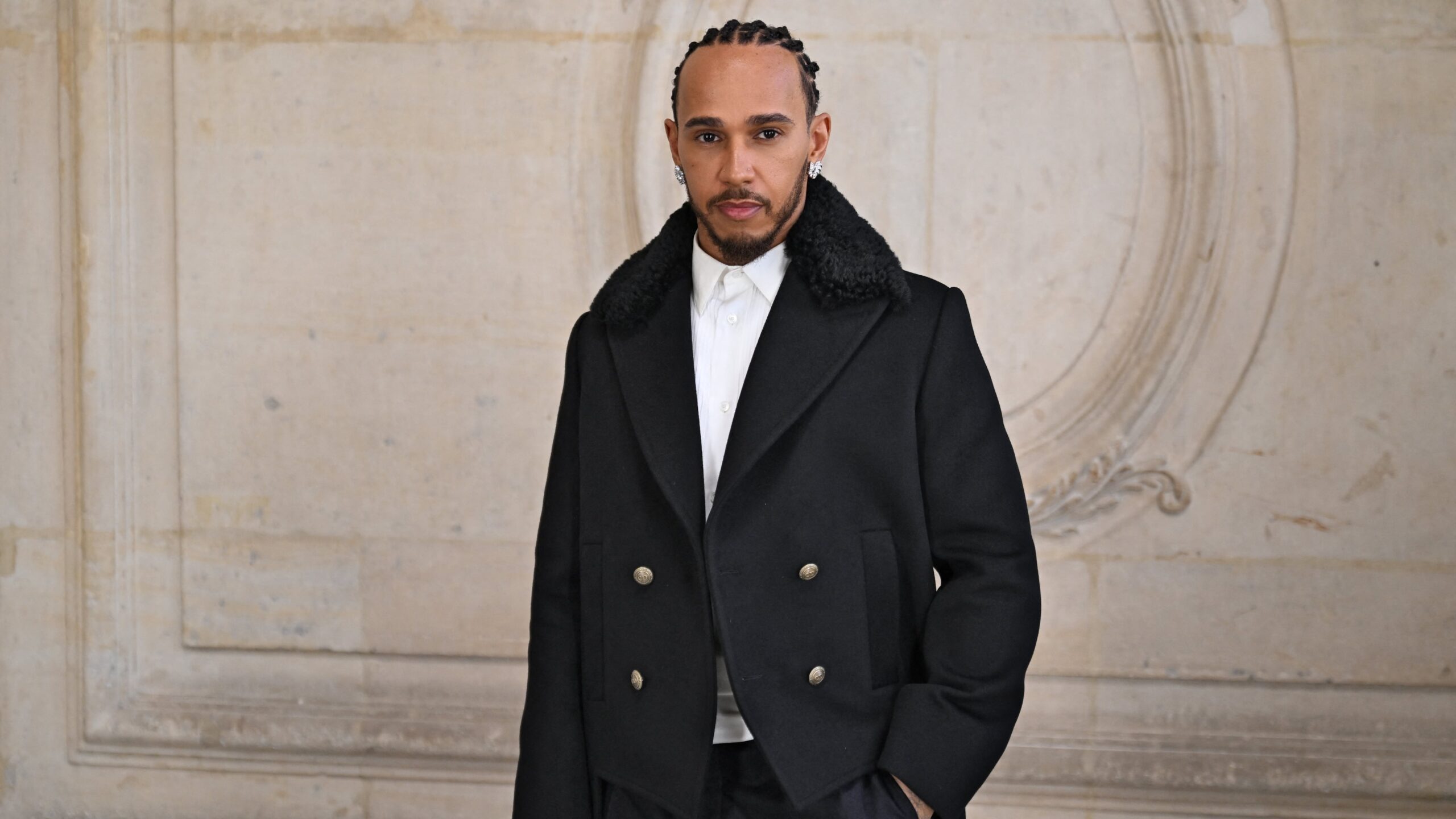 La llamativa postura de Hamilton para “romper las reglas” y vestirse con su propio estilo en la F1: “La ropa era horrenda”