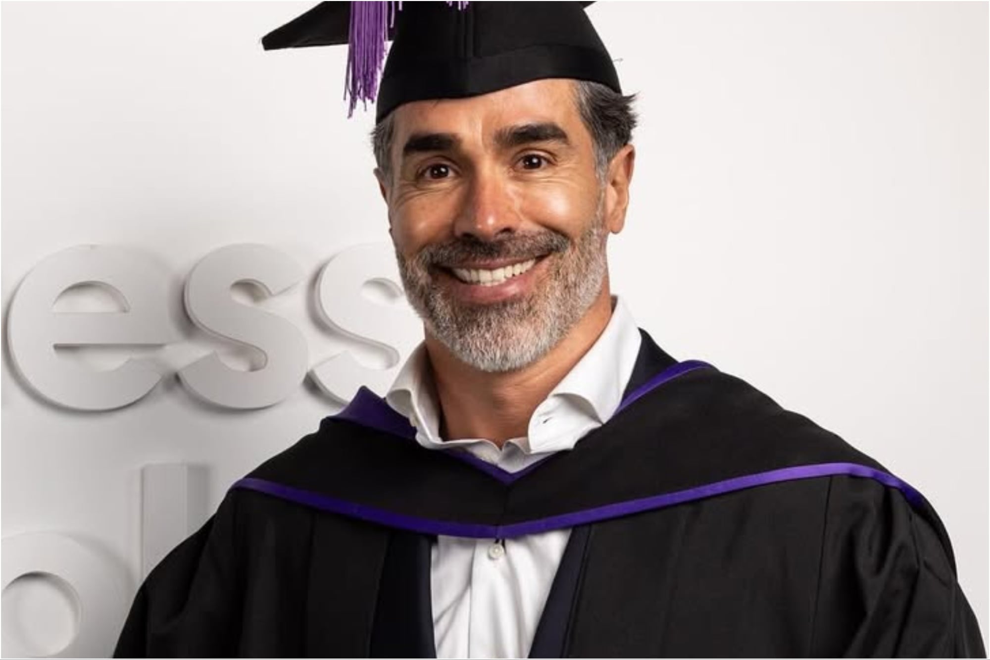 Fue el 9 de River, se graduó en una Business School y hoy lo recuerdan con mucho amor en Aston Villa: “Leyenda”