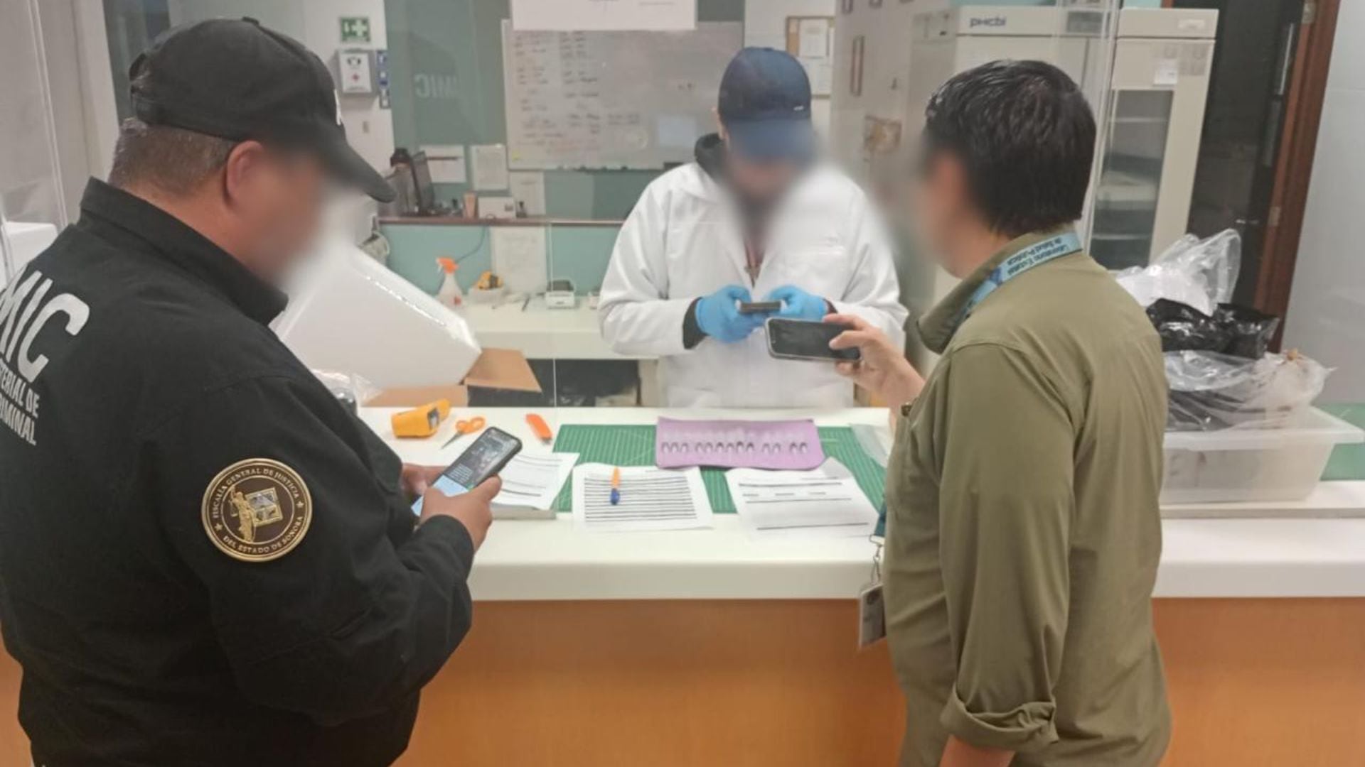 Muertes ligadas a sueros vitaminados: analizan en CDMX pruebas obtenidas tras cateo en Hermosillo