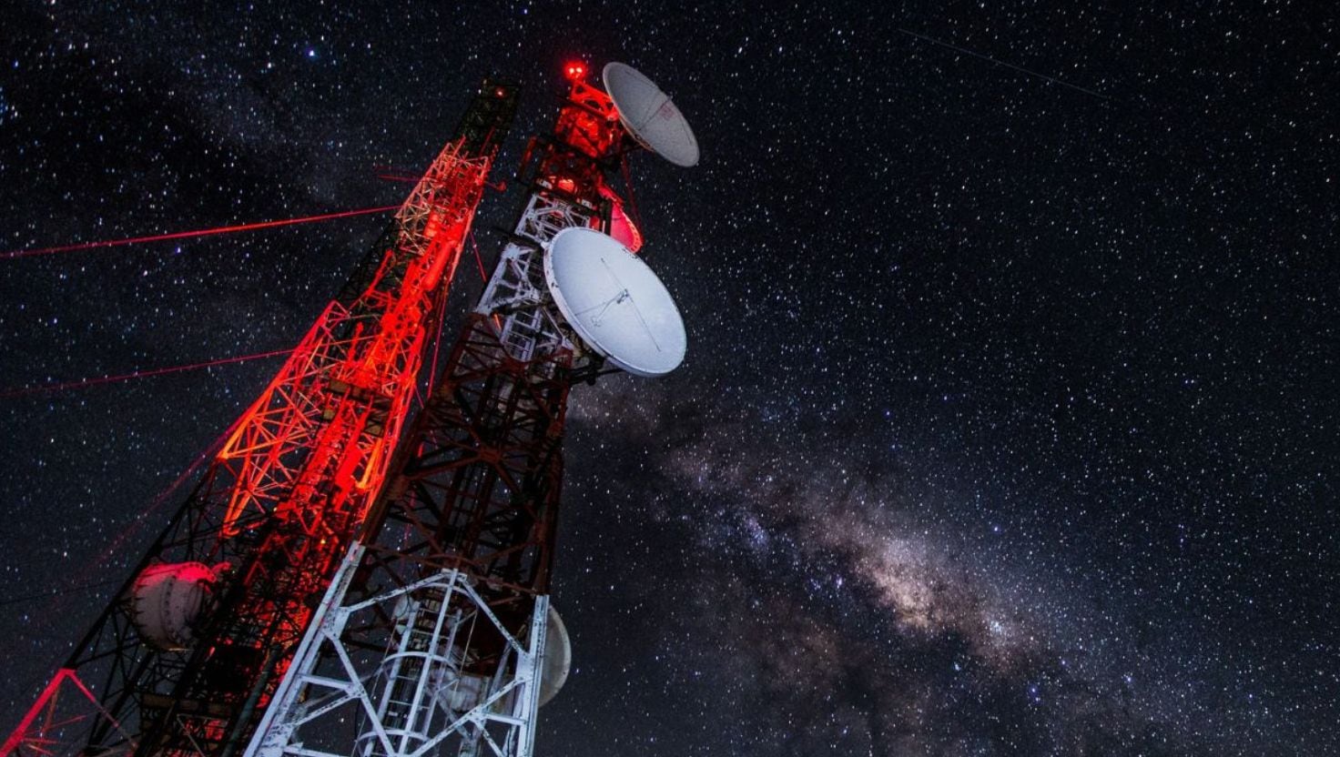 Choque entre operadoras y MTC por el nuevo reglamento ambiental en telecomunicaciones