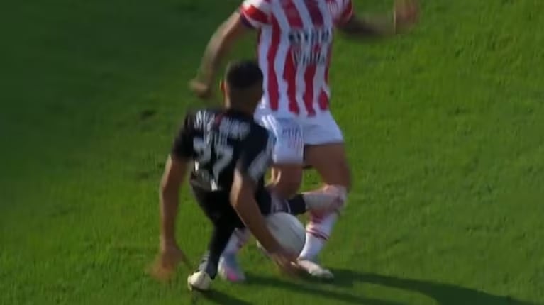 Insólito: Jonatan Goitía duró apenas 15 segundos por haber sido expulsado en Deportivo Riestra ante Unión