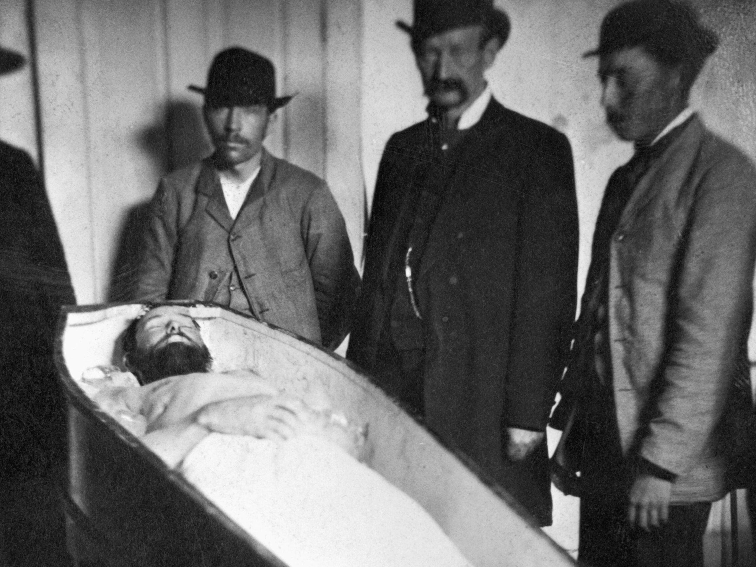 El final de Jesse James: un disparo mortal por la espalda y el mensaje en su tumba para el hombre que lo traicionó