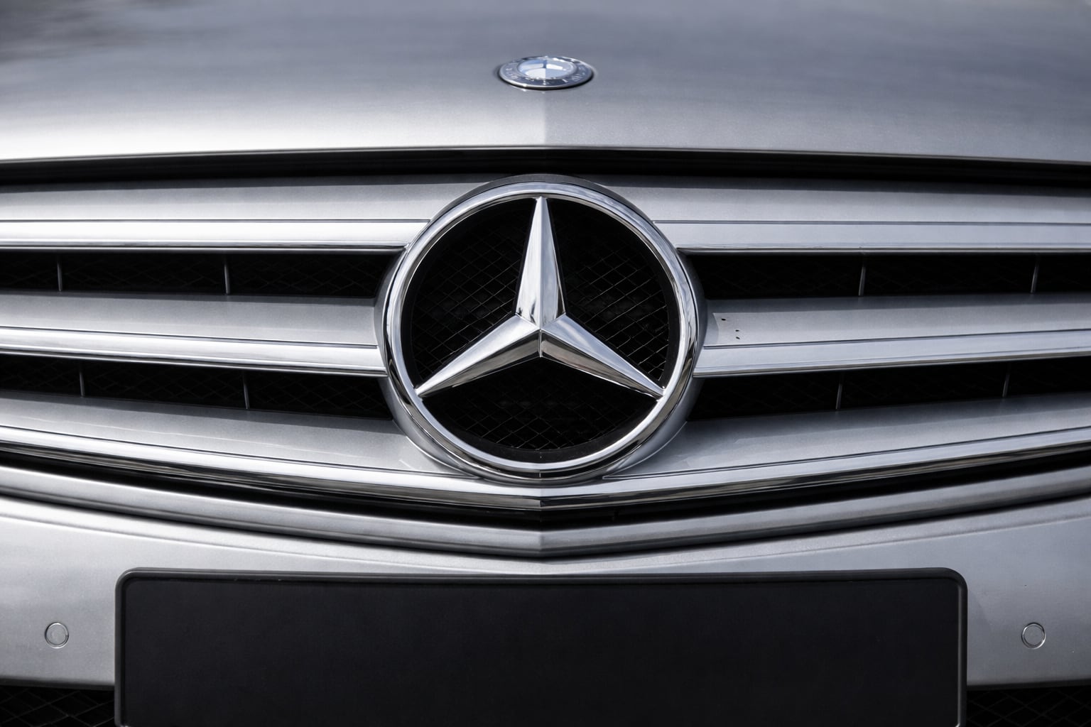 Subastan por menos de 3 millones de pesos a un Mercedes Benz C200